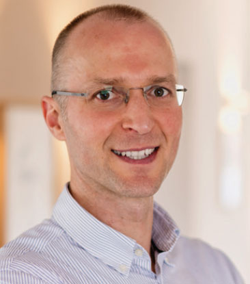 DR. GÁBOR EGERVÁRI · 